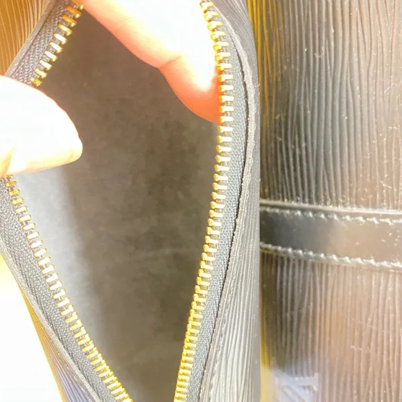 VINTAGE LOUIS VUITTON EPI LEATHER SOUFFLOT SATCHEL - Picture 6 of 8